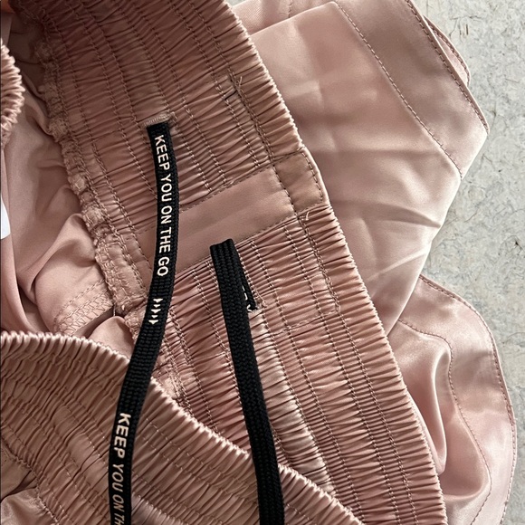 NWT - Pull & Bear - Women's Dusty Pink Satin Boxing Shorts - Picture 7 of 10